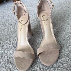 Lulus nude chunky heels! 7.5 never worn!